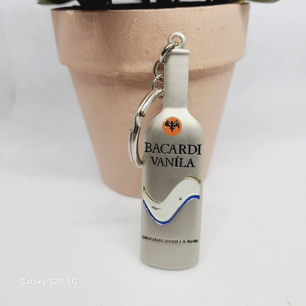 Bacardi Vanila Original Vanilla Rum Bottle Keychain‎ Men's Collectible Accessory